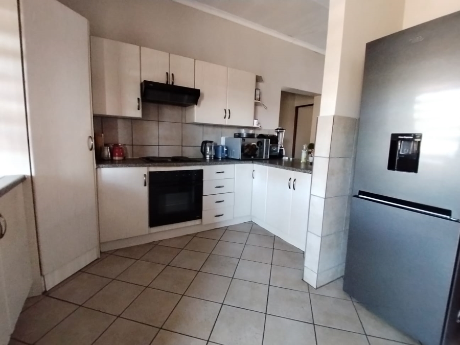 2 Bedroom Property for Sale in Waterval East North West